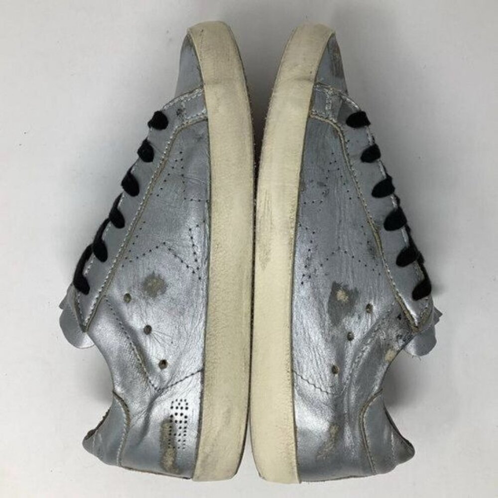 Golden Goose Metallic Silver Low-Top Sneakers with Black Laces - Picture 6 of 12